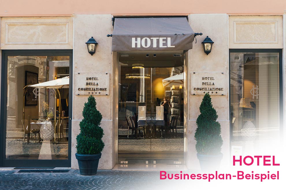 Foto einer Hotelhausfront mit Schriftzug "Hotel"