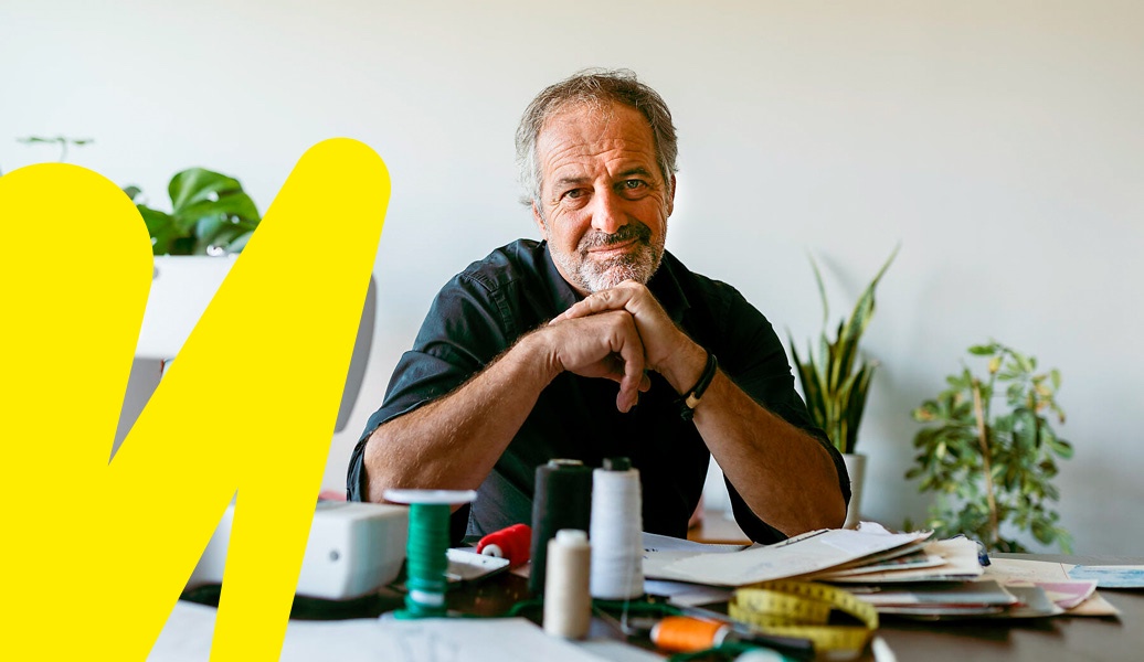 Porträt eines Mannes am Schreibtisch