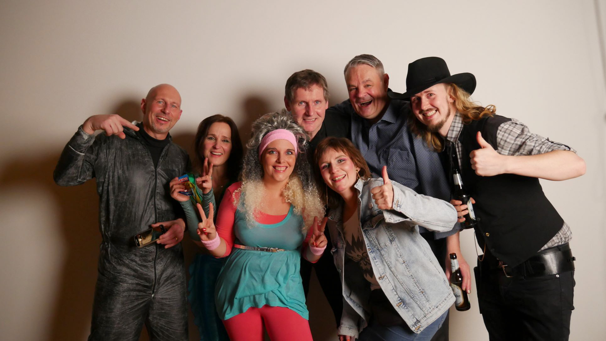 Gemeinschaftfoto auf der Motto-Weihnachtsfeier 2022