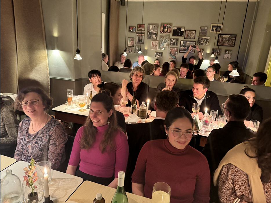 Everest Mitarbeiter*innen bei der Weihnachstfeier