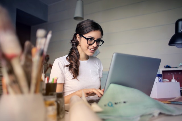Support Woman smiling at laptop