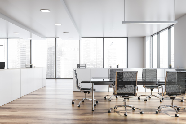 Leere Kanzlei Stühle